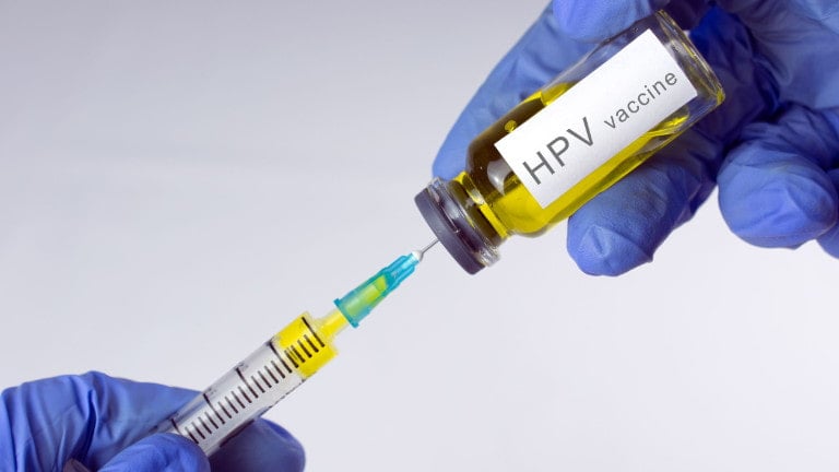 Εμβόλιο HPV: Ποιοι πρέπει να το κάνουν, πώς λειτουργεί