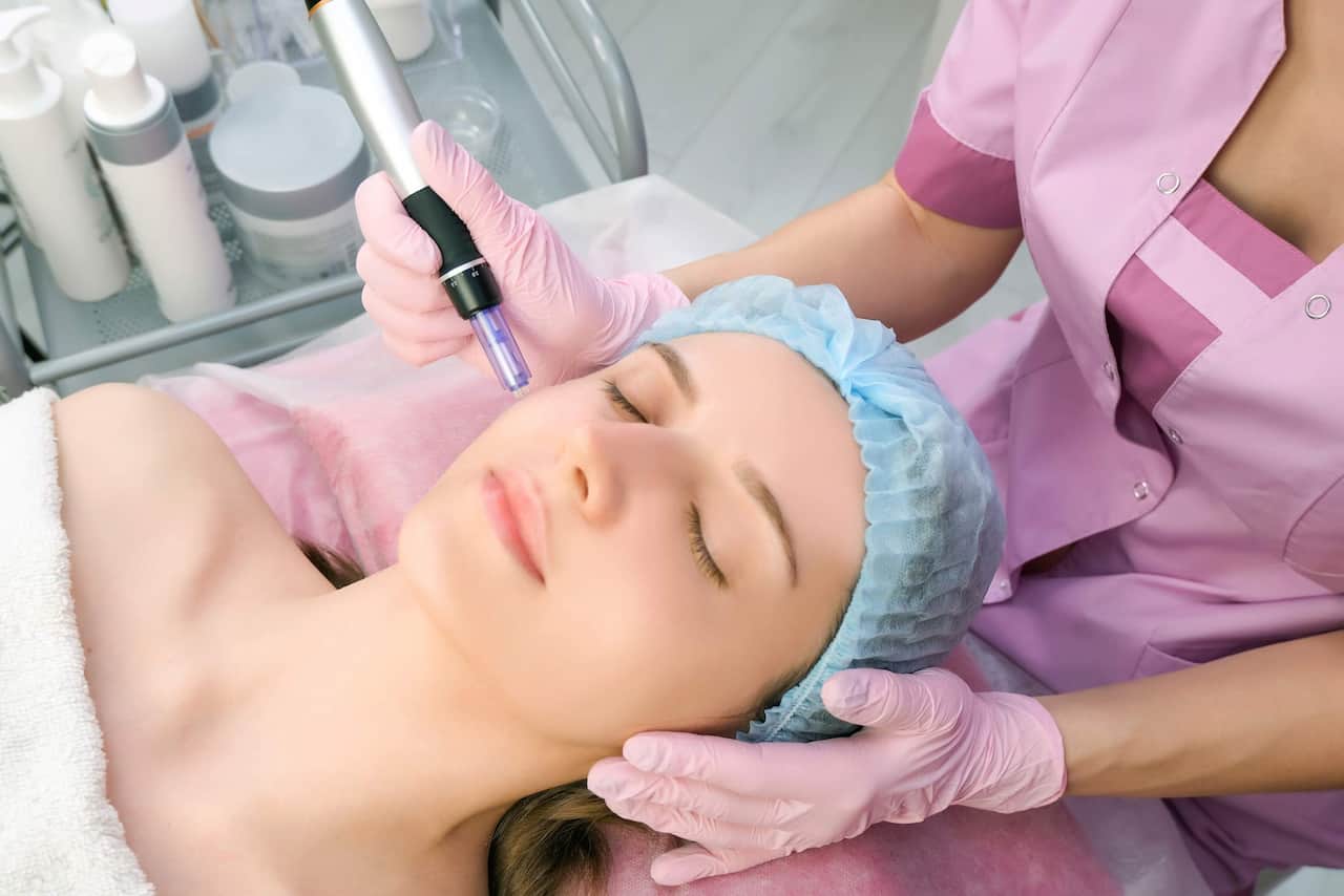 Με skin booster μεσοθεραπείας εξαφανίζονται οι ρυτίδες του προσώπου.