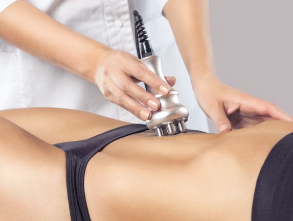 Θεραπεία Cavitation RF για Σύσφιξη Δέρματος στην Κοιλιά.